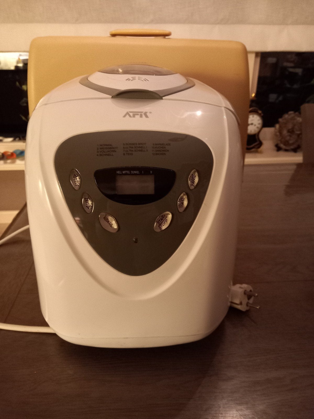 AFK Broodbakmachine - Wit - Met 12 programma's, Met timer, Gebruikt, Kijkvenster, 800 tot 1200 gram deeg