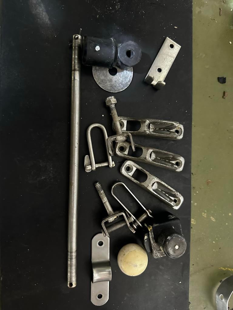 NACRA onderdelen: Roerpen, aluminium cleats, mast draaipunt, Ophalen of Verzenden, Gebruikt