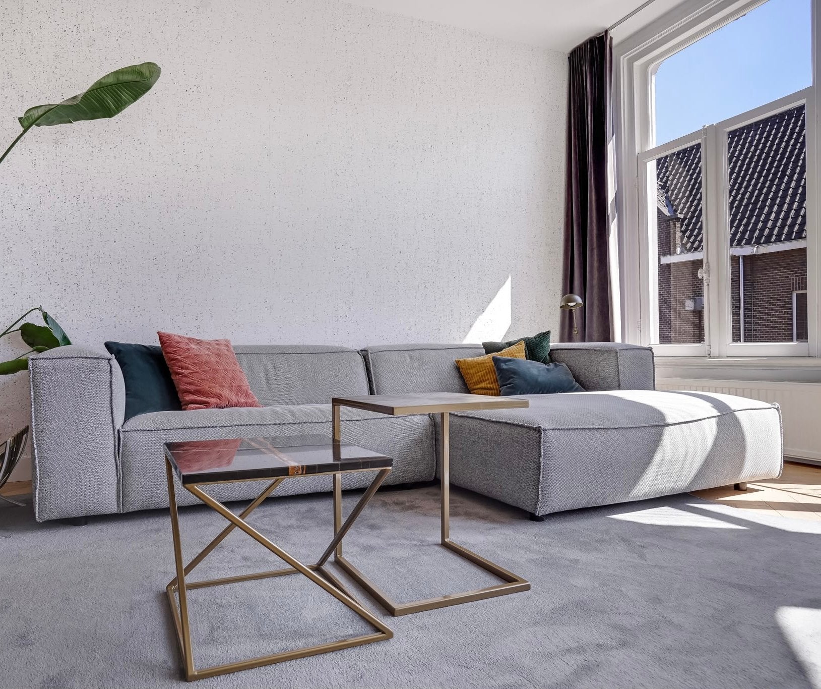 Trendy en hippe hoekbank met breed lounge gedeelte, Ophalen, Zo goed als nieuw, 150 cm of meer, Vierpersoons of meer