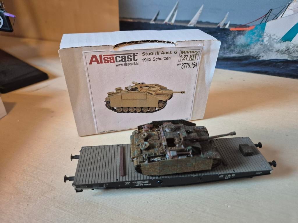 H0 Alsacast Stug III tank incl zwaarlast transport wagon, Gelijkstroom, Wagon, Ophalen of Verzenden, Zo goed als nieuw