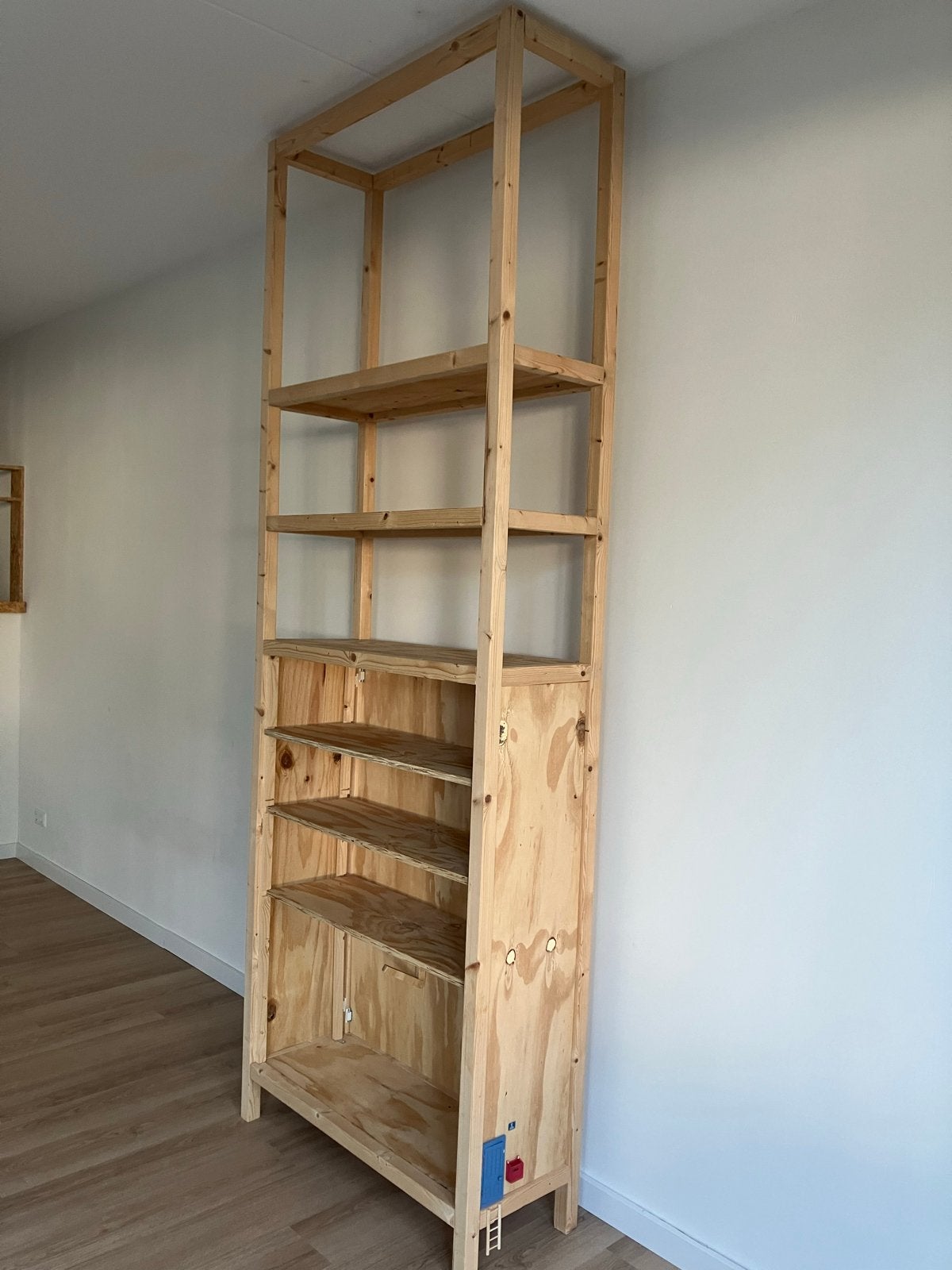 Hoge kast, Gebruikt, 200 cm of meer, 25 tot 50 cm, Overige houtsoorten