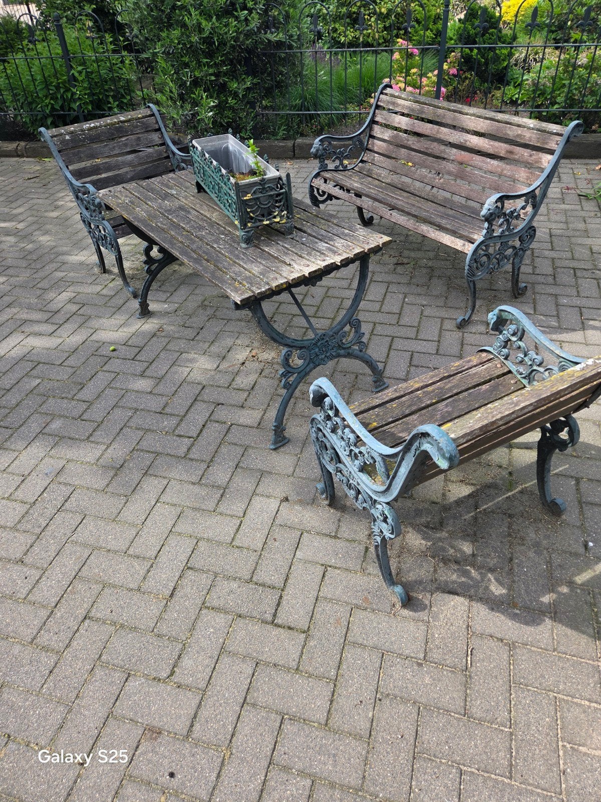 Vintage Tuinset: Houten Tafel en Banken met Gietijzer, Ophalen, Gebruikt, Hout