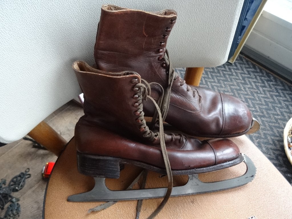 Oude bruine leren schaatsen heren, Antiek en Kunst, Ophalen