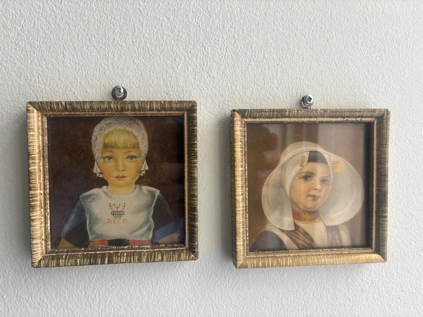 Twee Vintage Schilderijtjes: Kinderen in Klederdracht, Ophalen