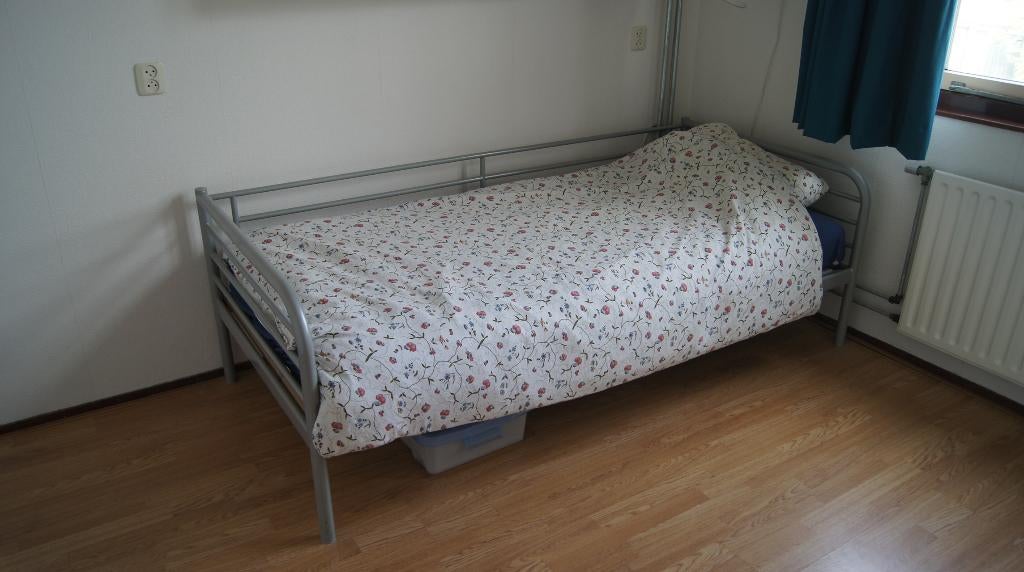 een persoons bed ikea, Ophalen, Eenpersoons, Zo goed als nieuw, 80 cm