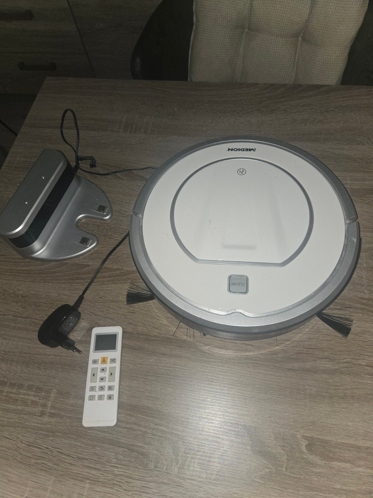 Medion Robotstofzuiger met oplaadstation en afstandsbedienin, Witgoed en Apparatuur, Ophalen, Overige merken, Gebruikt, Oplaadstation