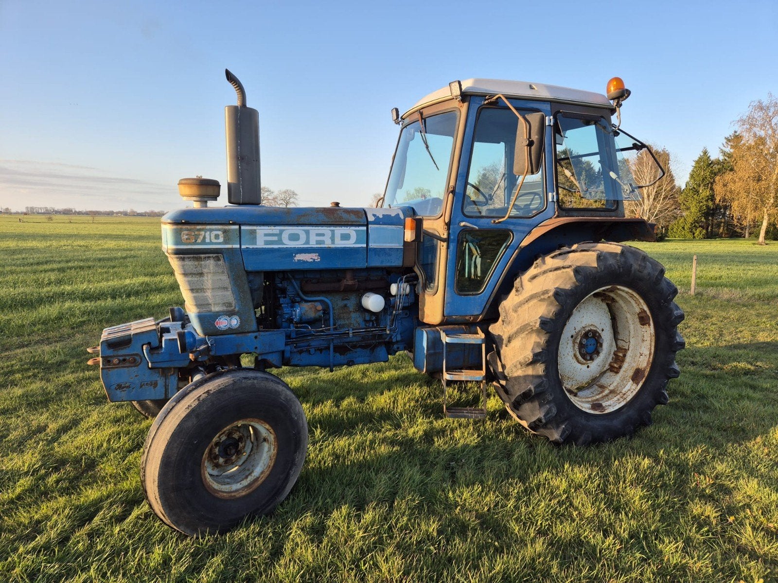 Ford 8210 traktor 6 cilinder met frontgewichten, Ophalen of Verzenden, Gebruikt, Ford, 2500 tot 5000