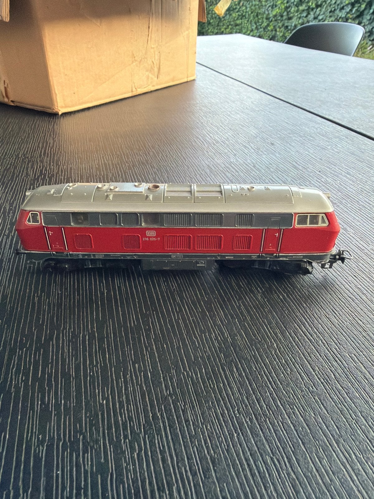 Märklin DB 216 025-7 Locomotief, Rood/Grijs, Gebruikt, Wisselstroom, Gebruikt, Locomotief, Ophalen of Verzenden