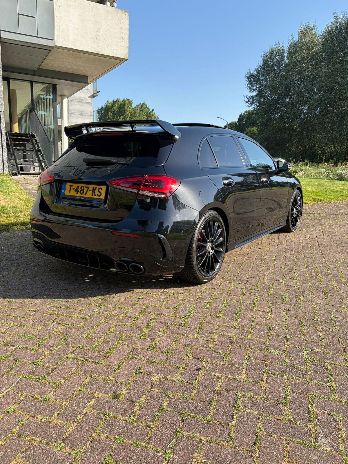 Mercedes A 250 premium plus/pano/360 camera/sfeer/downpipe, 4 cilinders, Zwart, 75 €/maand, 1600 kg