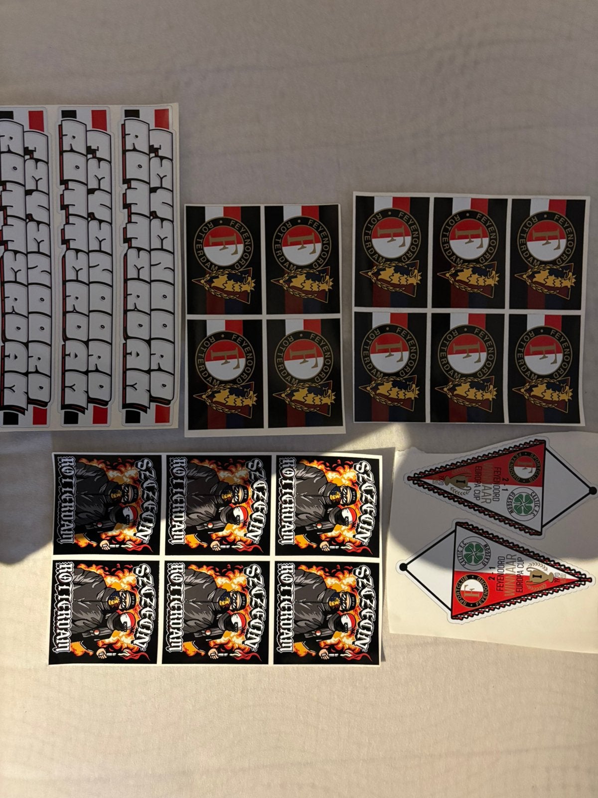 Feyenoord stickers (vellen), Verzenden, Zo goed als nieuw, Sport