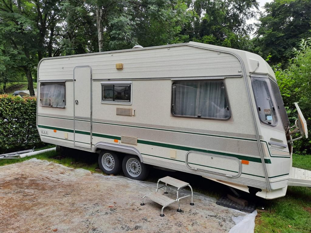 Chateau 988 caravan, Chateau, Rondzit, Uitbouw voortent, Particulier