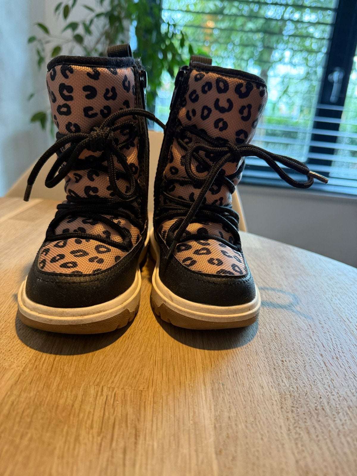 H&M Winterlaarzen Snowboots Maat 25 Leopard Print, Kinderen en Baby's, Ophalen of Verzenden, Zo goed als nieuw, Jongen of Meisje
