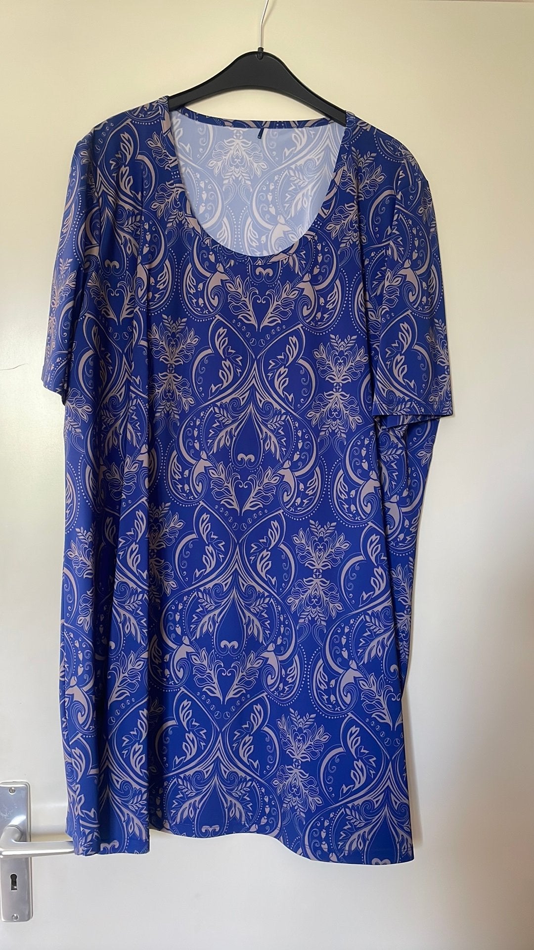 Plus basics: shirt met ronde hals maat 52, Ophalen of Verzenden, Zo goed als nieuw, Shirt of Top
