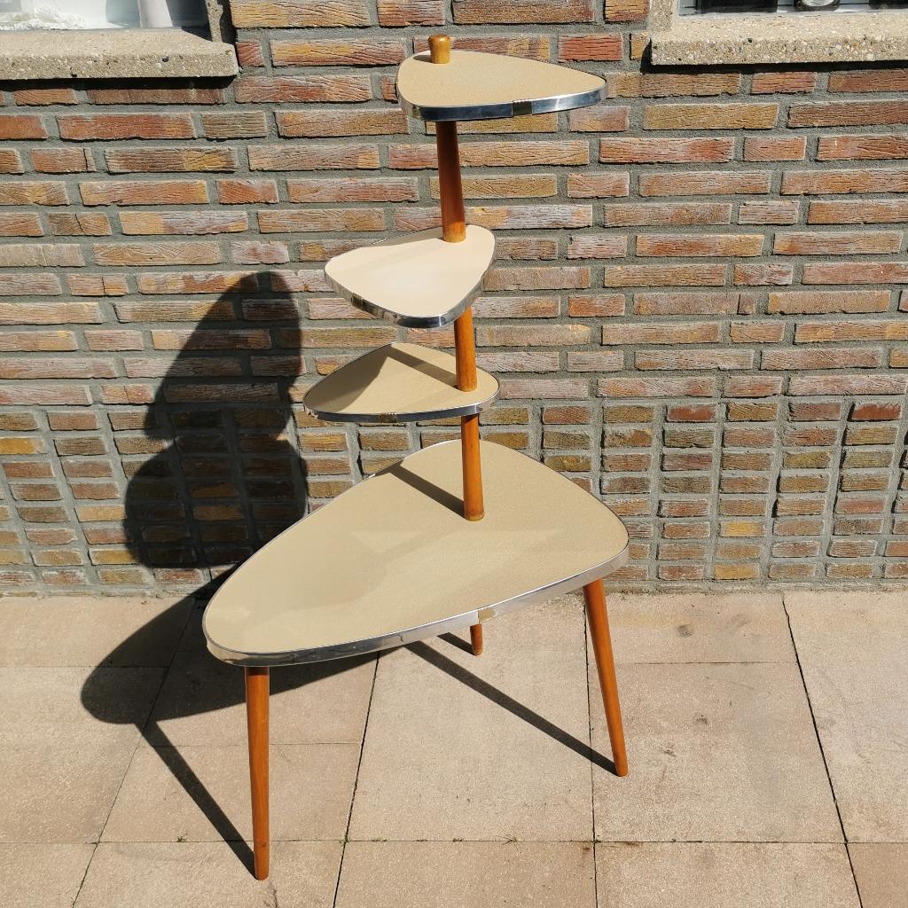 Vintage jaren 50 etagère / plantentafel., Ophalen, Zo goed als nieuw