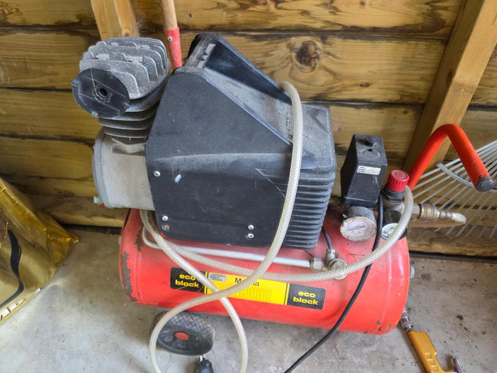 Compressor 8 bar, Gebruikt, 6 tot 10 bar, Ophalen of Verzenden, Minder dan 200 liter/min