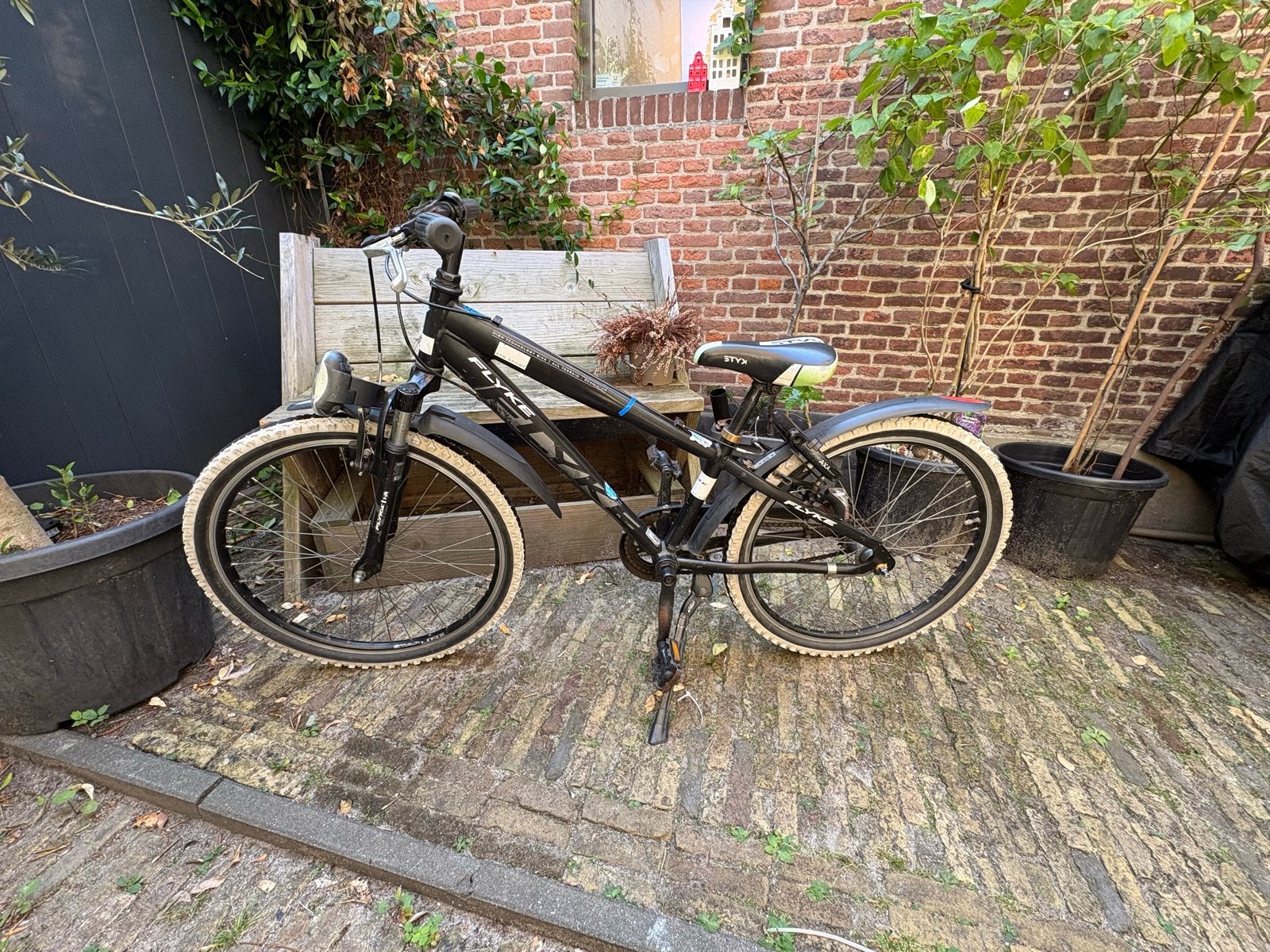 Zwarte kinderfiets/ mountainbike met 24 inch wielen, Fietsen en Brommers, Fietsen | Kinderfietsjes, Ophalen, Gebruikt, Velgrem