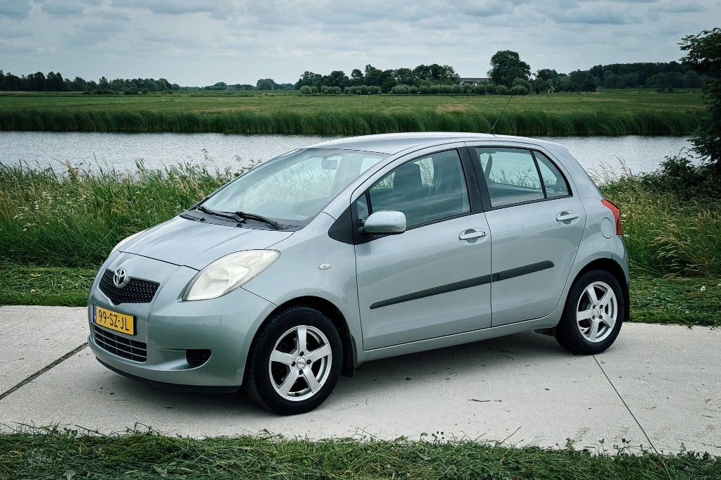 Toyota Yaris 1.3 16V Vvt-i 5DR 2006 Grijs, Auto's, Toyota, Particulier, Yaris, Benzine, C, Hatchback, Handgeschakeld, Origineel Nederlands