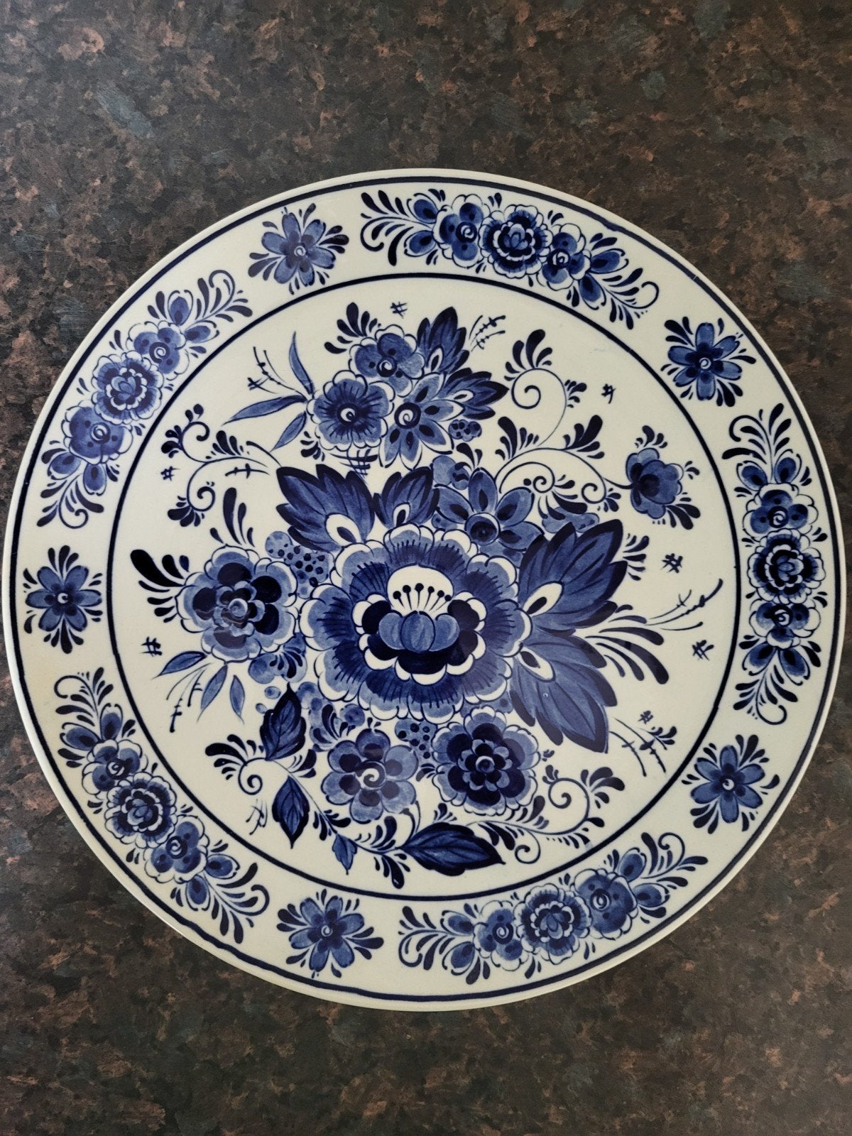 Delfts Blauw sierbord met bloemmotief, Antiek en Kunst, Antiek | Wandborden en Tegels, Ophalen