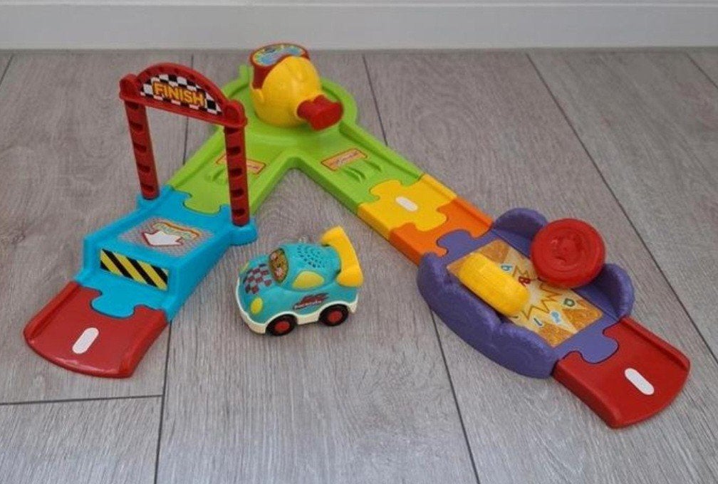 vtech toet toet stunt stuntbaan met auto, Kinderen en Baby's, Ophalen, Zo goed als nieuw, 2 tot 4 jaar