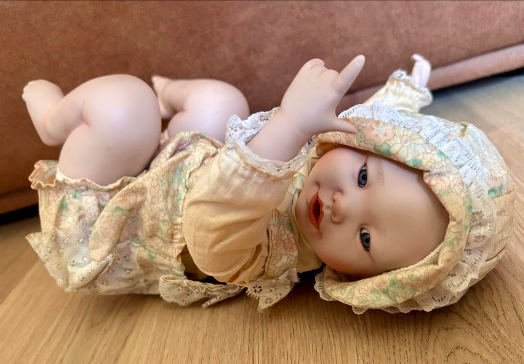 Yolanda Bello porseleinen babypop - Vintage, Ophalen of Verzenden, Zo goed als nieuw, Babypop