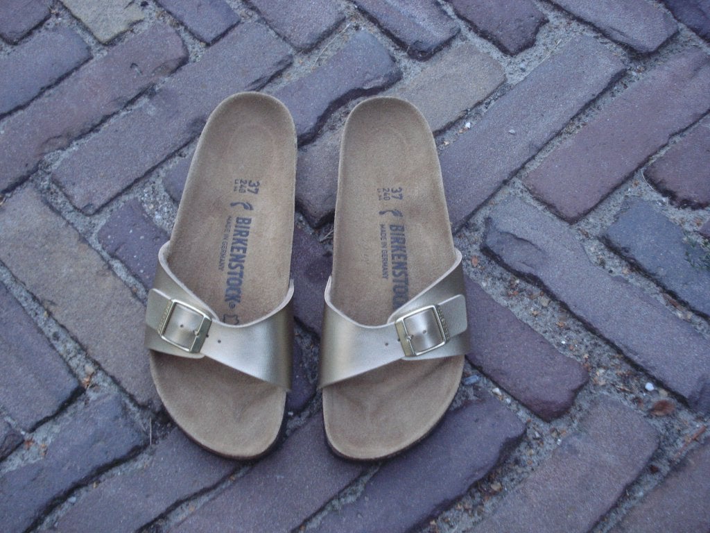 BIRKENSTOCK MADRID GOUD 37 NU GRATIS VERZENDING PER POST, Slippers, Overige kleuren, Verzenden, Nieuw
