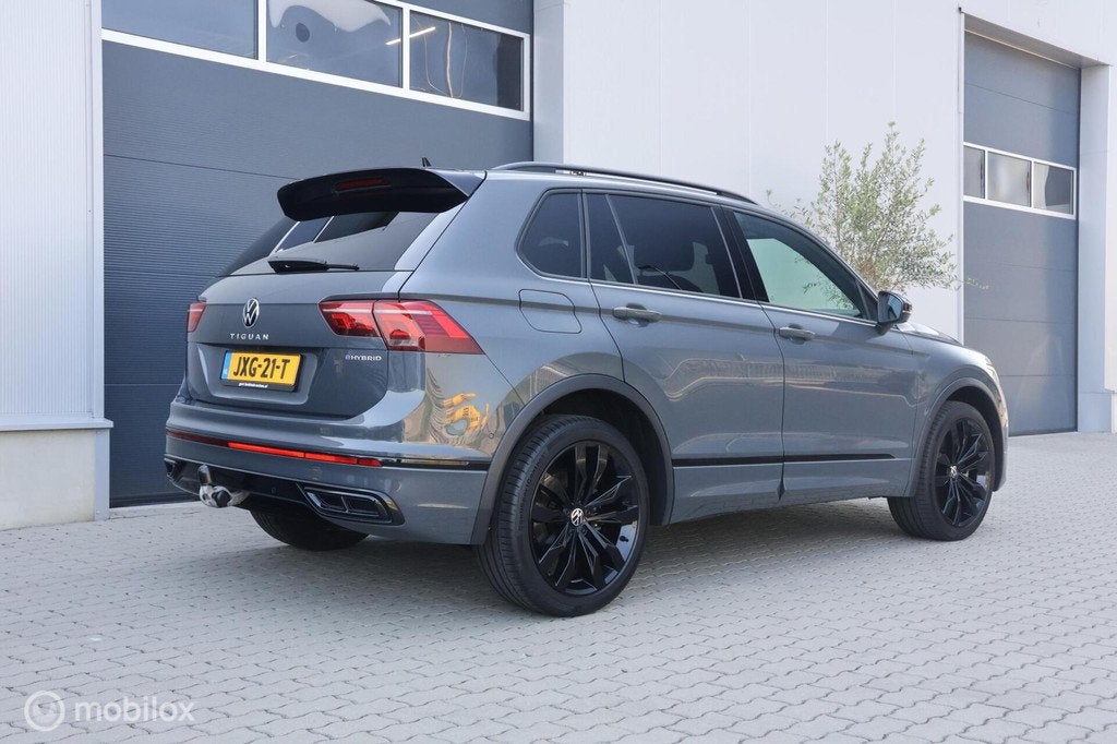 Volkswagen Tiguan 1.4 TSI eHybrid R-Line I 360 Camera I Trek, 1716 kg, Stof, Zwart, 4 cilinders
