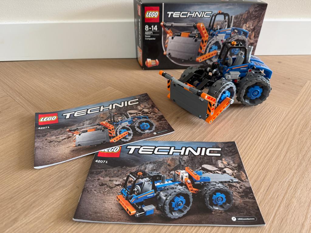 LEGO Technic 42071 Dozer Compactor met doos en boekjes, Ophalen of Verzenden, Zo goed als nieuw