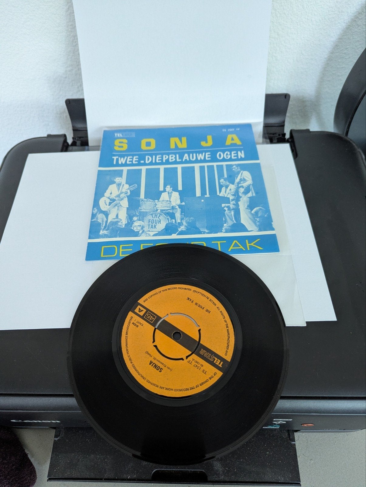 De Four Tak - Sonja ( vinyl single), Cd's en Dvd's, Vinyl | Nederlandstalig, Gebruikt, 7 inch, Levenslied of Smartlap, Fotohoes