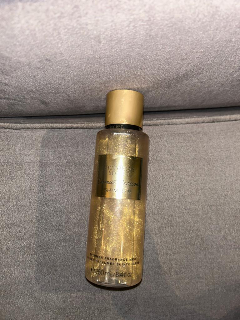 Victoria's Secret Coconut Passion Shimmer Body Splash, Ophalen of Verzenden, Zo goed als nieuw
