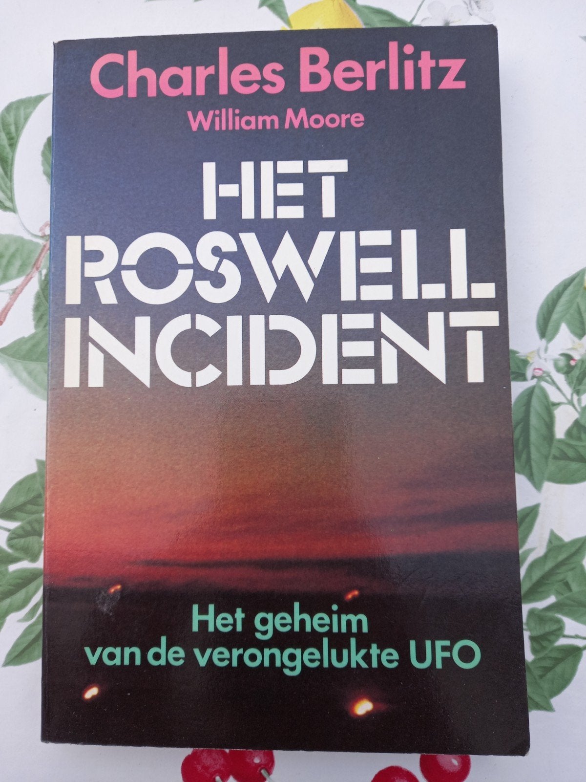 M12 Het Roswell Incident - Charles Berlitz & William Moore, Boeken, Ophalen of Verzenden, Gelezen, Charles Berlitz, William Moore