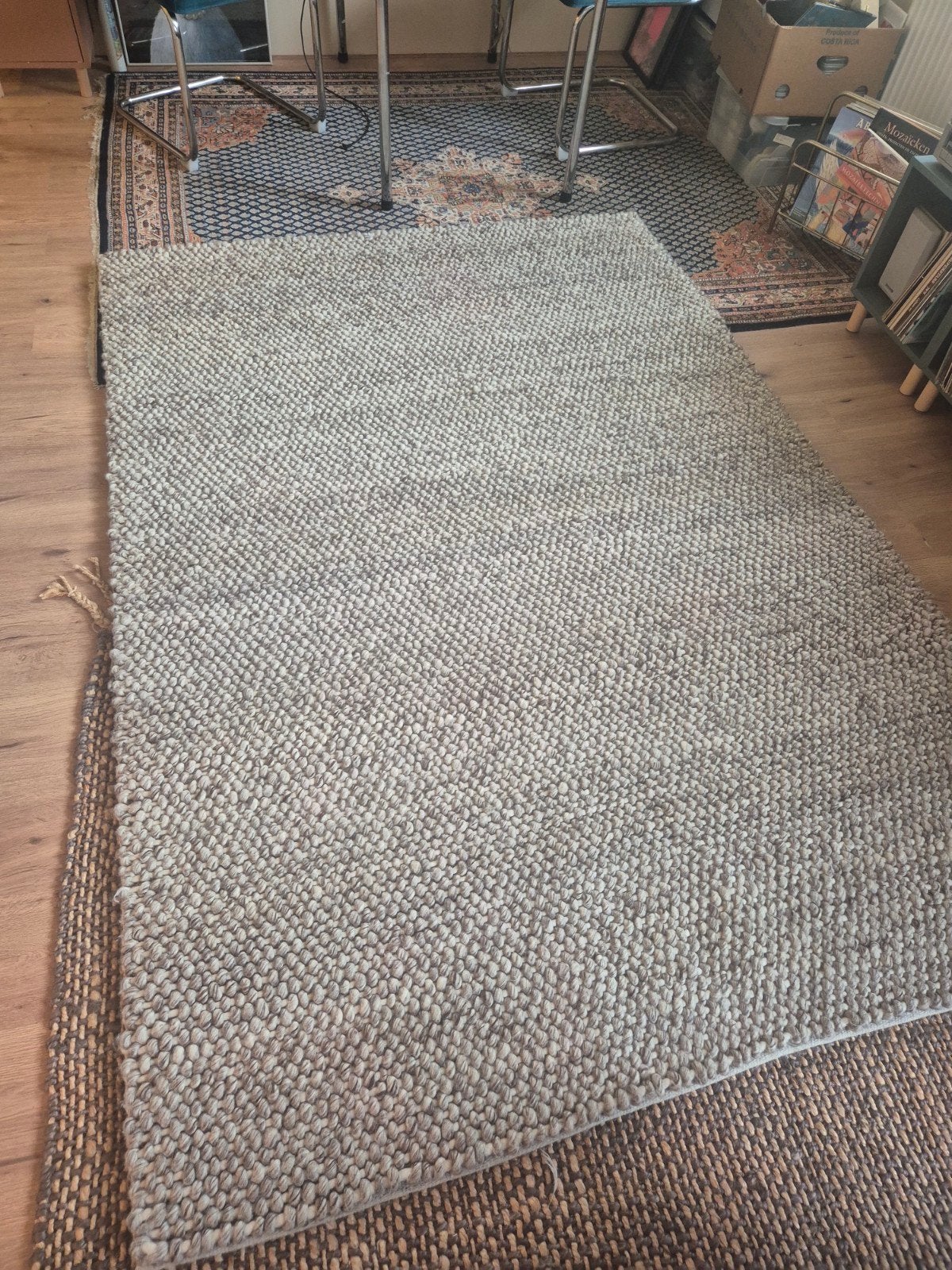 Zwaar wollen noppenvloerkleed / bolletjestapijt (155x225cm), Huis en Inrichting, Ophalen, Gebruikt, 150 tot 200 cm, Grijs