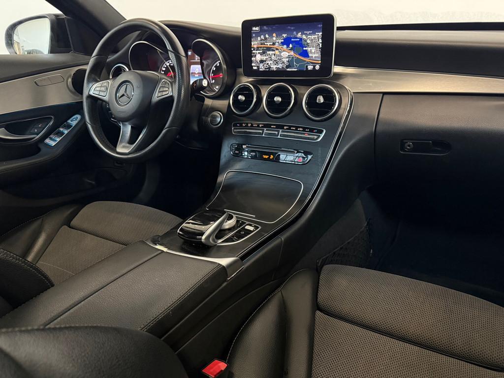 Mercedes-Benz C-klasse 180 AMG Night Pano Keyless Camera Sfe, Auto's, Automaat, Met garantie (alle), Leder en Stof, Bedrijf