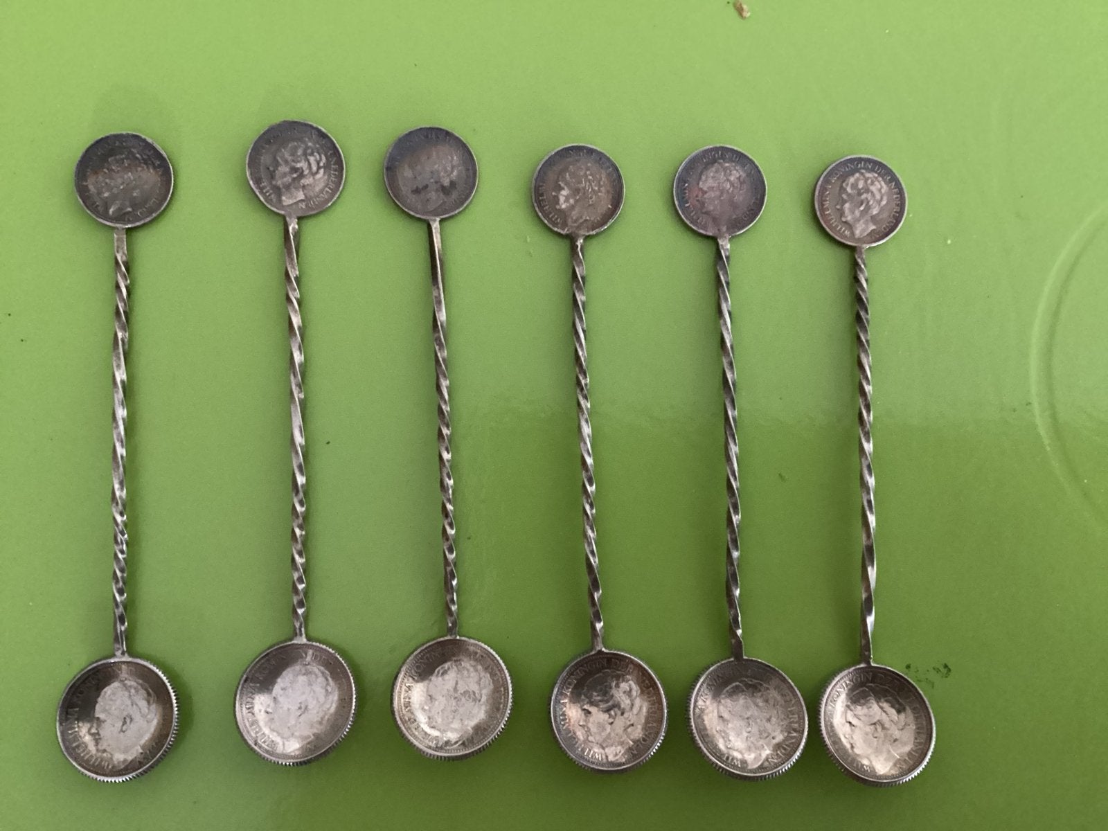 Set van 6 antieke zilveren lepeltjes met munten, Ophalen