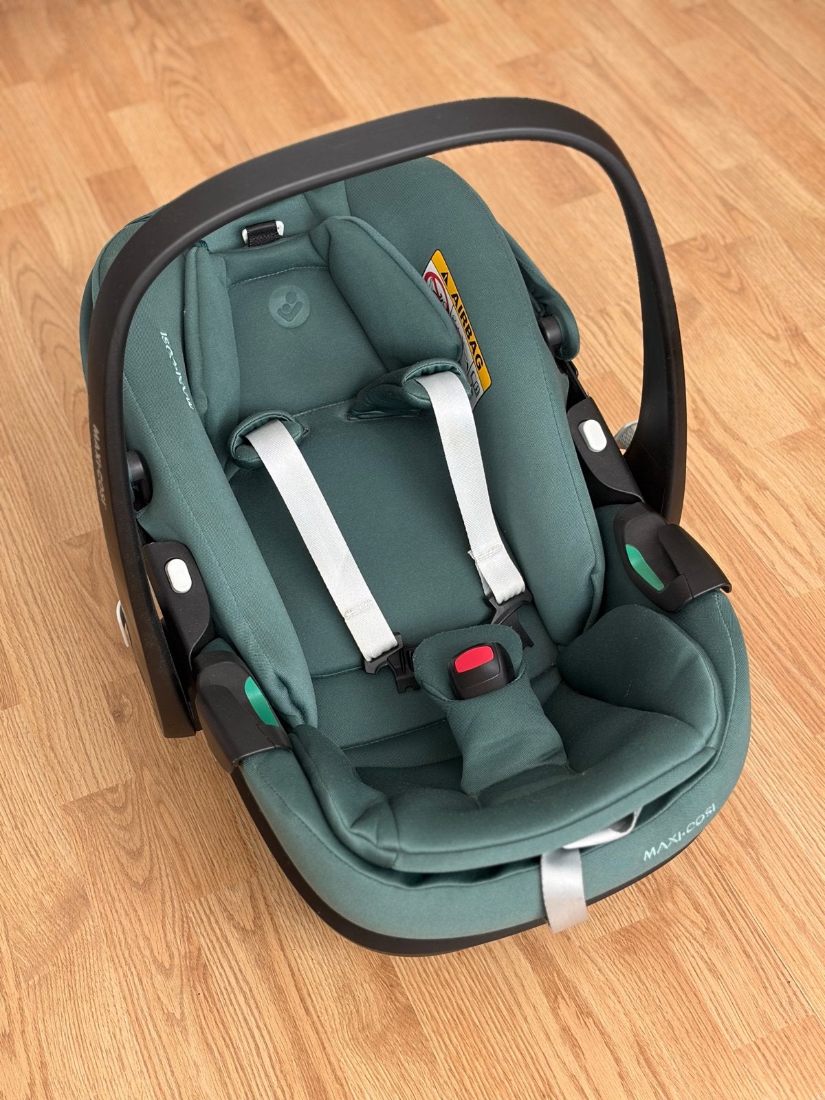Maxi-Cosi Pebble 360 i-Size Essential Green met FamilyFix, Kinderen en Baby's, Ophalen, Zijbescherming, Zo goed als nieuw, Isofix