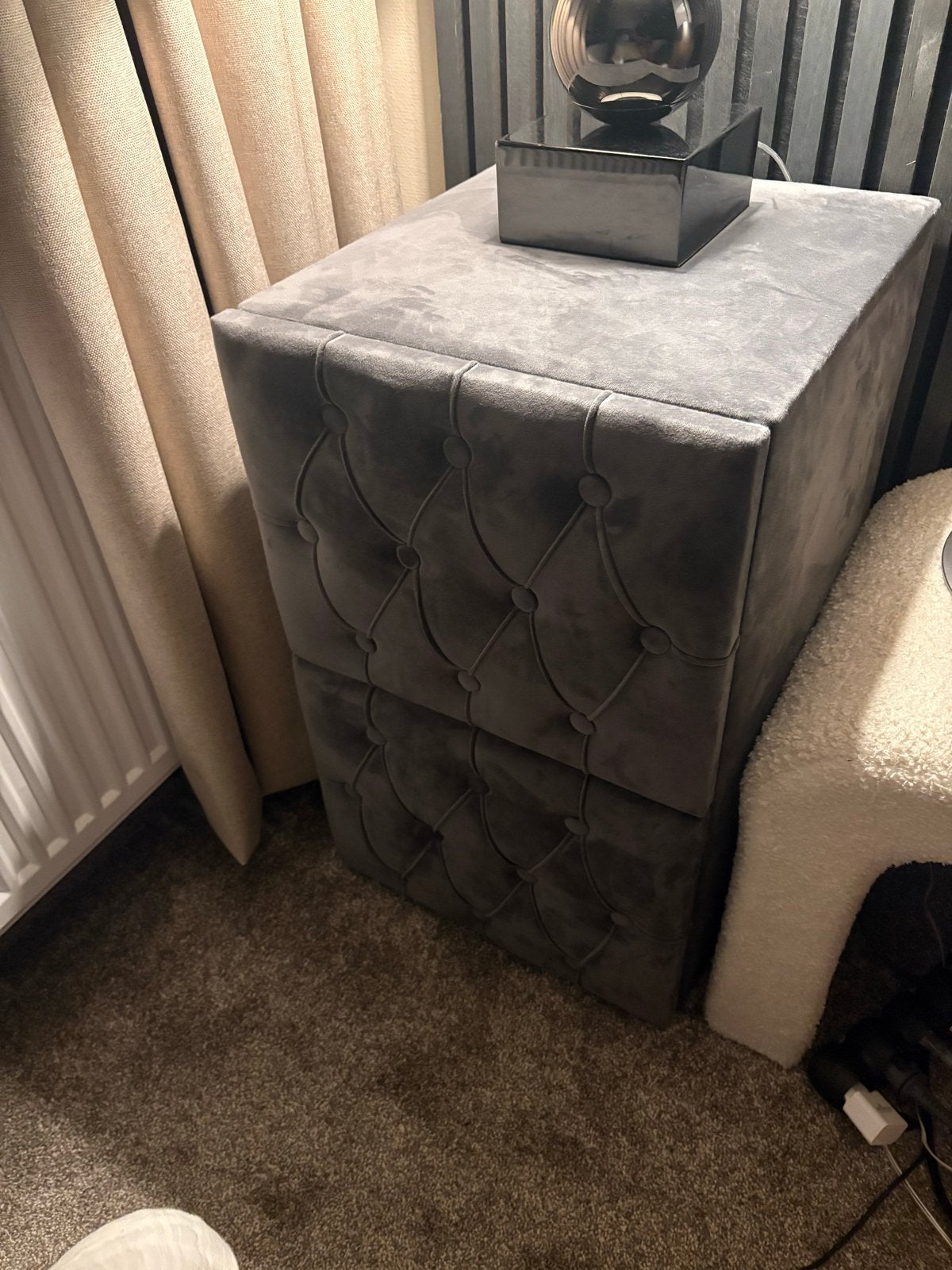 2x nachtkastje/bijzettafel met fluwelen bekleding, Huis en Inrichting, Ophalen, Overige materialen, 55 tot 70 cm, Zo goed als nieuw