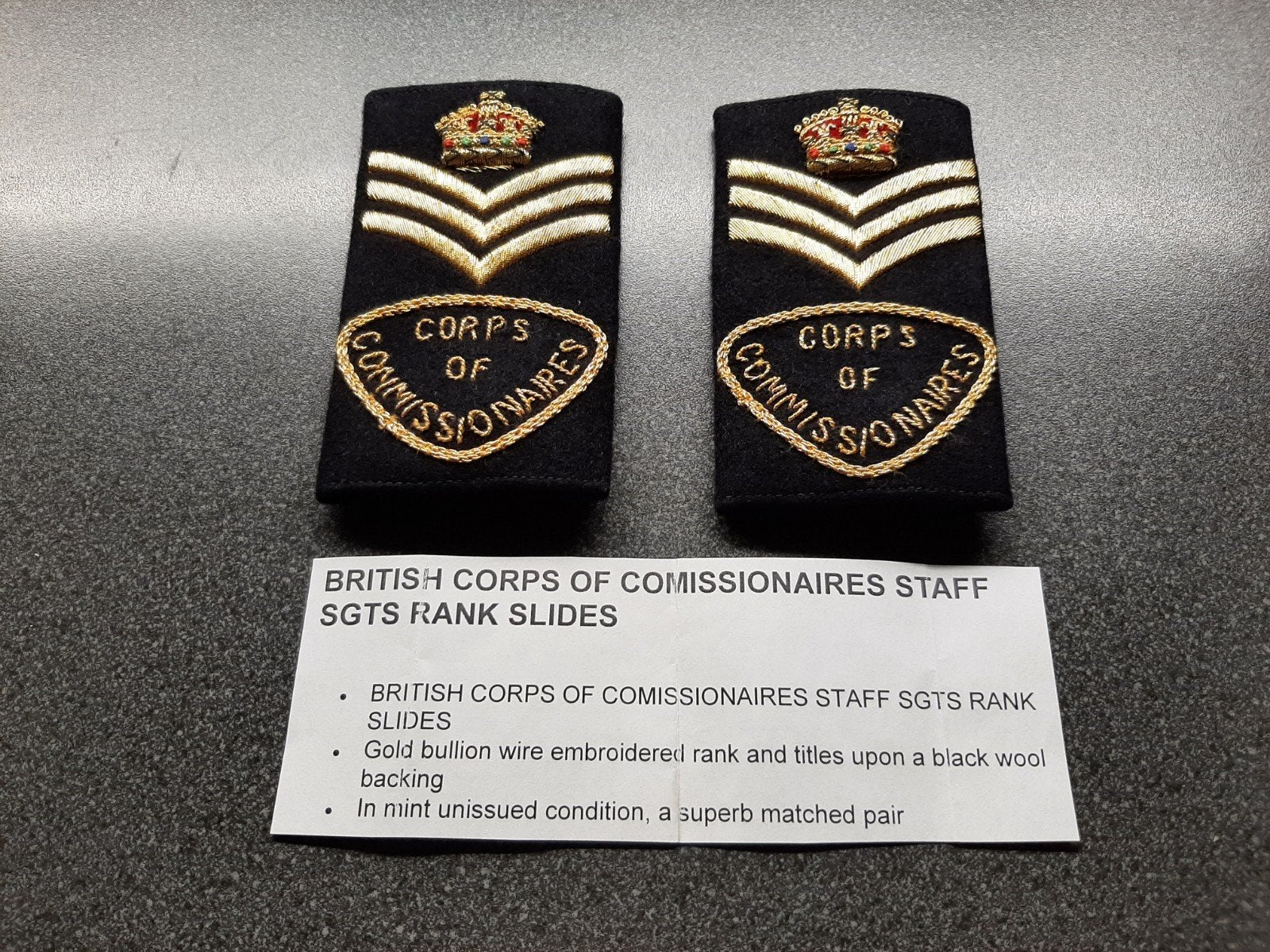 British -  Corps  of  Commissionaires - epauletten  11x6,5cm, Verzamelen, Ophalen of Verzenden, Landmacht, Engeland, Embleem of Badge