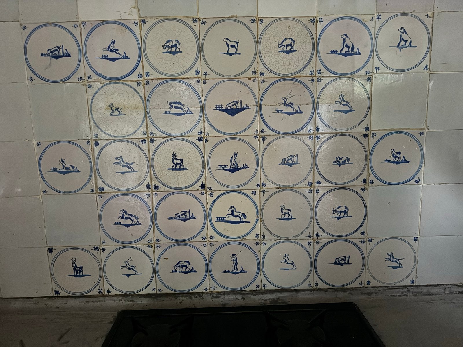 Oude Delftse wandtegels met dierenmotieven - 31 stuks, Antiek en Kunst, Antiek | Wandborden en Tegels, Ophalen