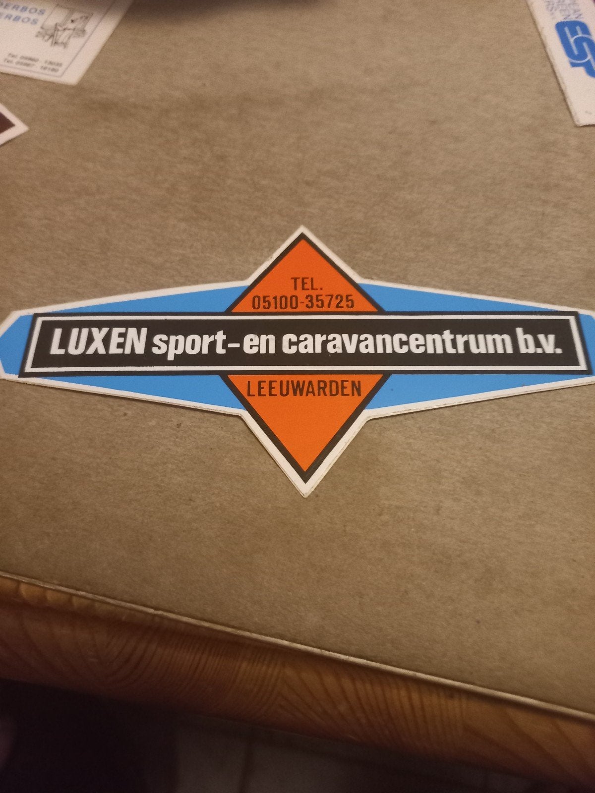 Vintage Luxen Sport- en Caravancentrum Sticker Leeuwarden, Ophalen of Verzenden
