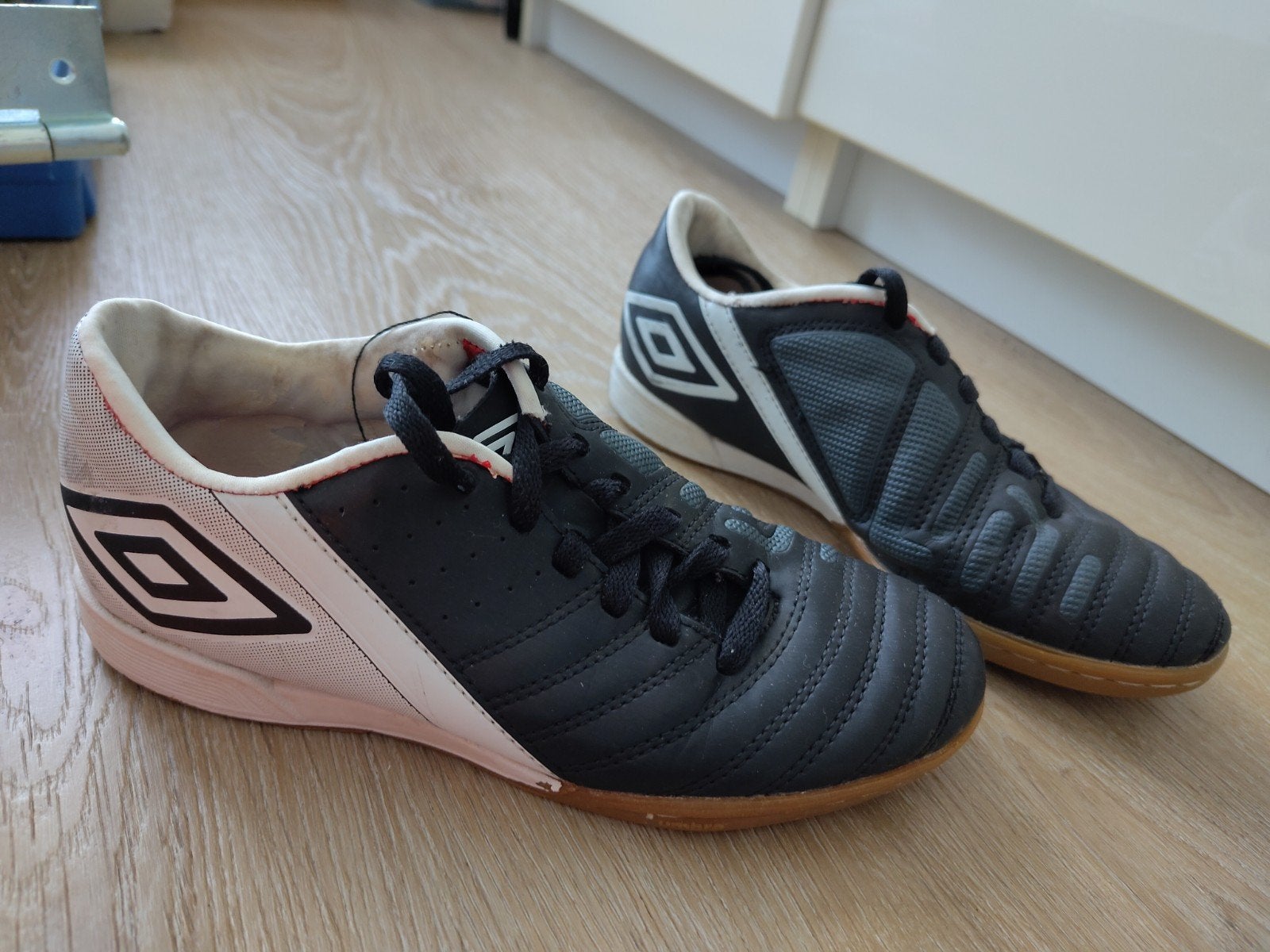 Umbro sportschoenen (zaalvoetbal) - Maat 34, Maat XS of kleiner, Ophalen of Verzenden, Gebruikt, Schoenen