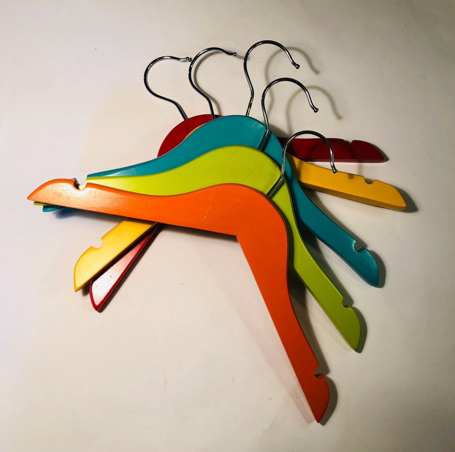 Vijf gekleurde kledinghangers voor kinderkleding, Kinderen en Baby's, Ophalen of Verzenden