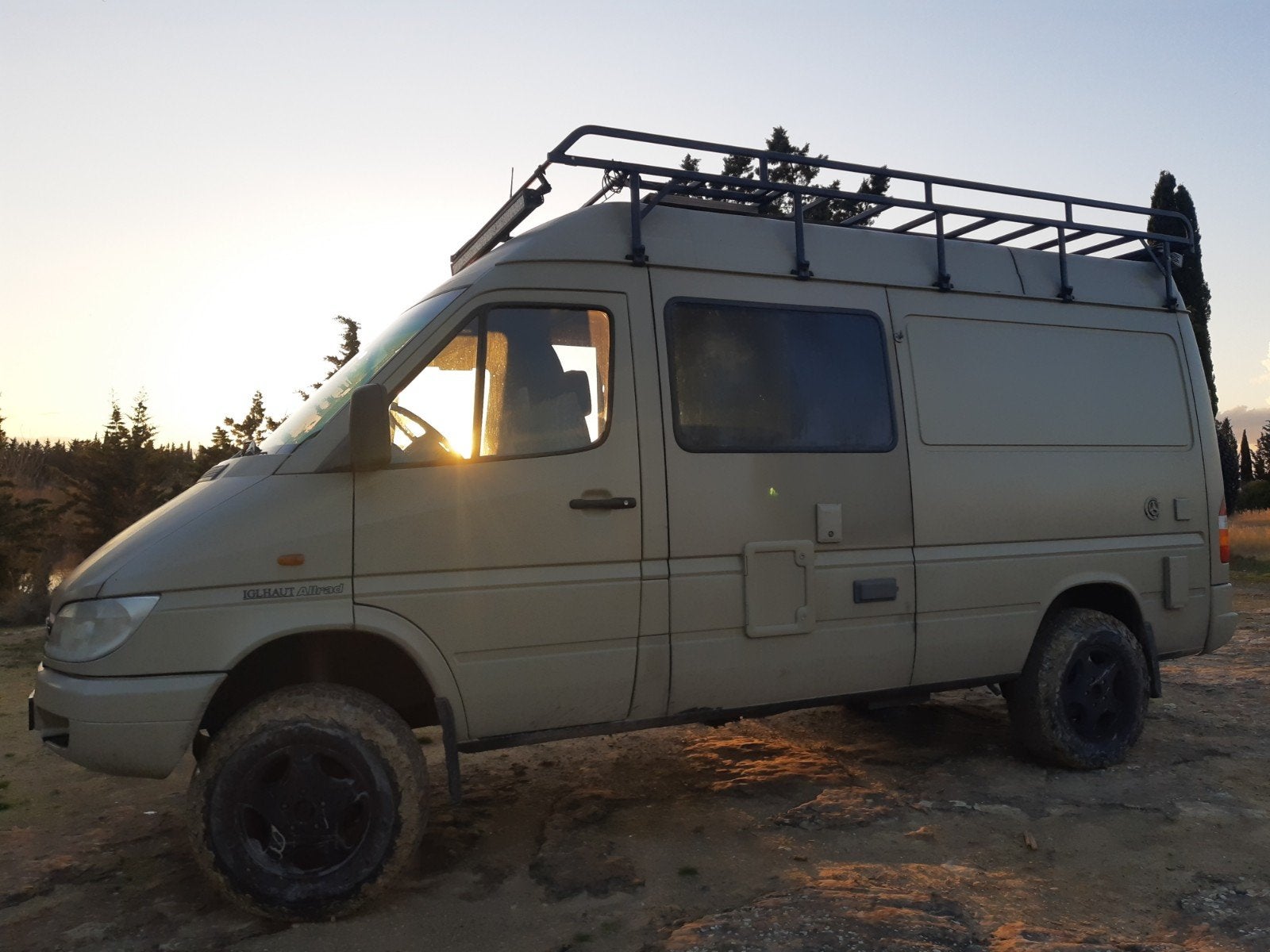 Unieke 4x4 Mercedes Sprinter iglhaut, Auto's, Mercedes-Benz, 3150 kg, 241 €/maand, 4 stoelen, 2800 kg