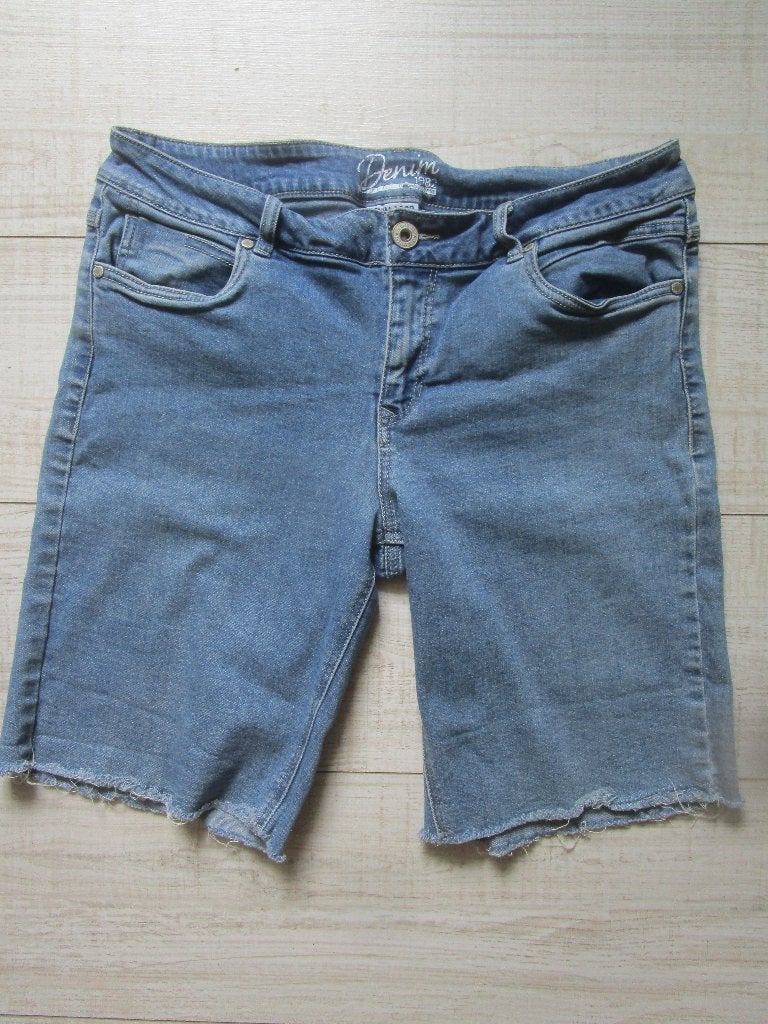 Korte spijkerbroek DENIM 1985  mt 40, Kleding | Dames, W30 - W32 (confectie 38/40), DENIM 1982, Gedragen, Verzenden