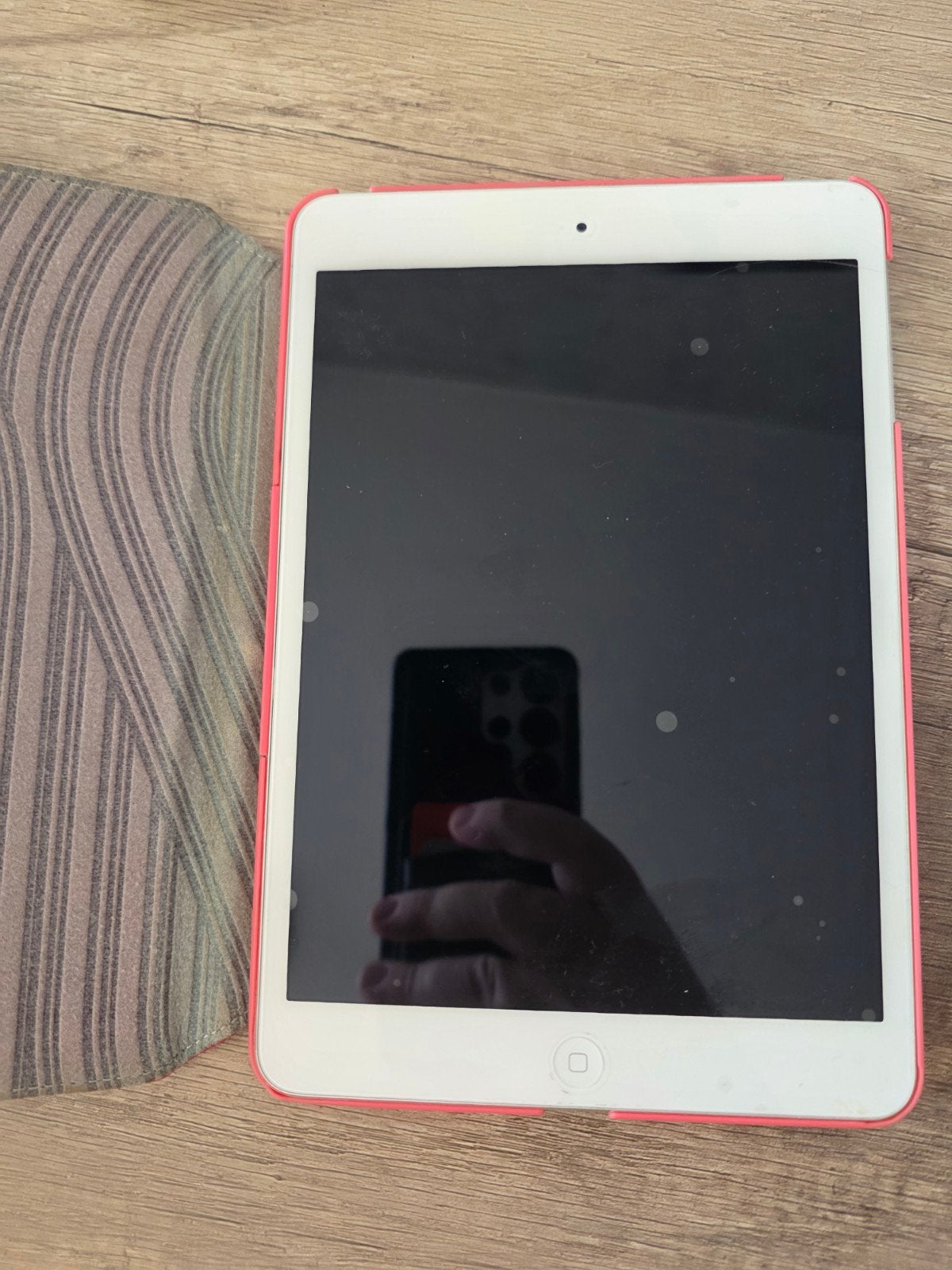 Apple iPad Mini 16GB Wi-Fi - Wit/Zilver met roze hoes, Ophalen of Verzenden, Gebruikt