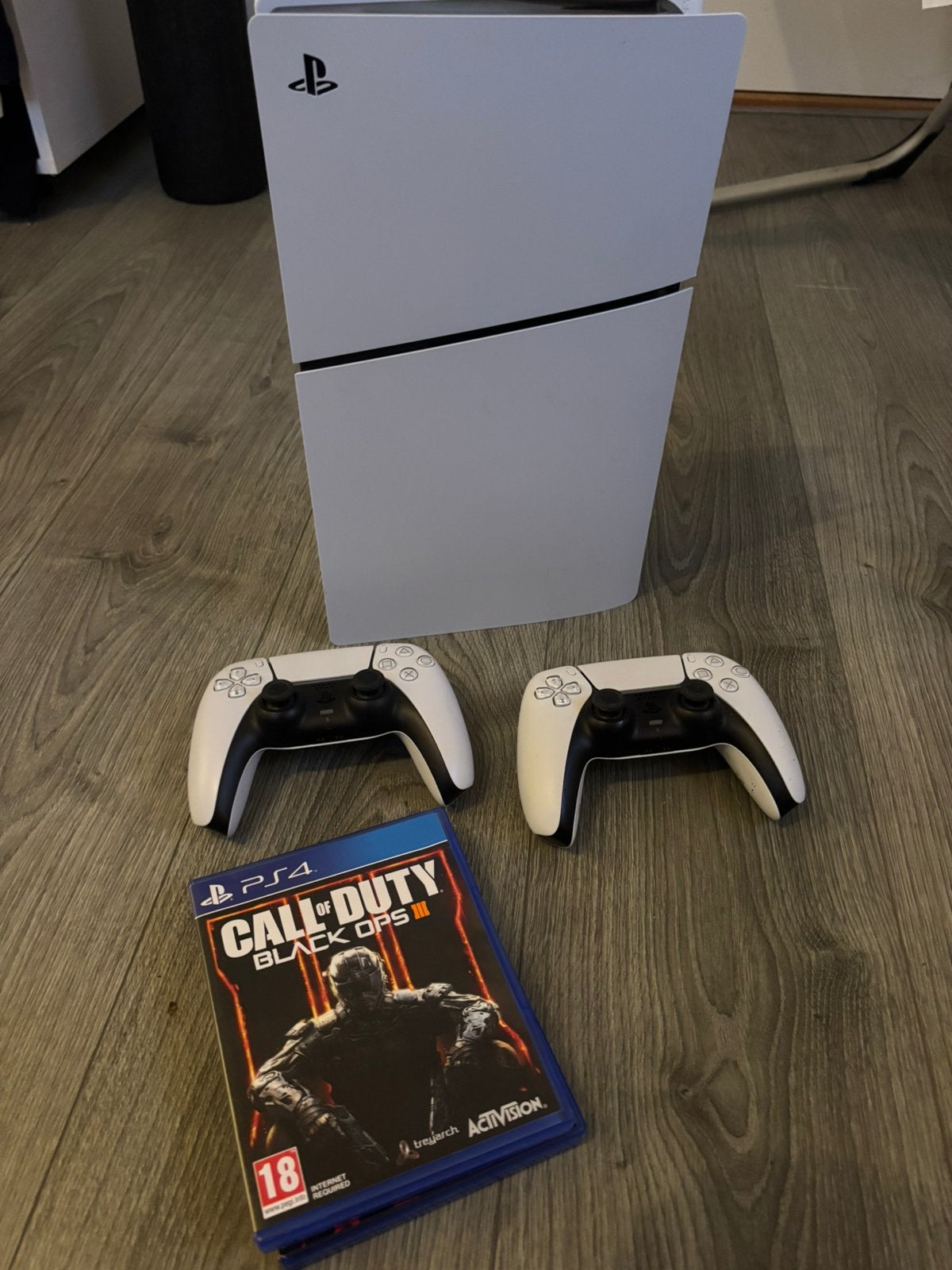 Playstation 5 disc edition | 2 controllers | 2 games, Ophalen of Verzenden, Zo goed als nieuw