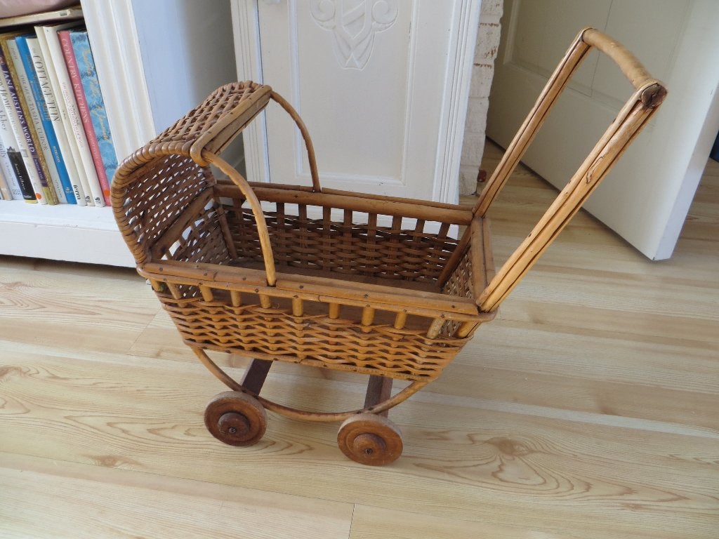 poppen wagentje/riet/vintage/rotan/moet snel weg/aanbieding!, Antiek en Kunst, Ophalen
