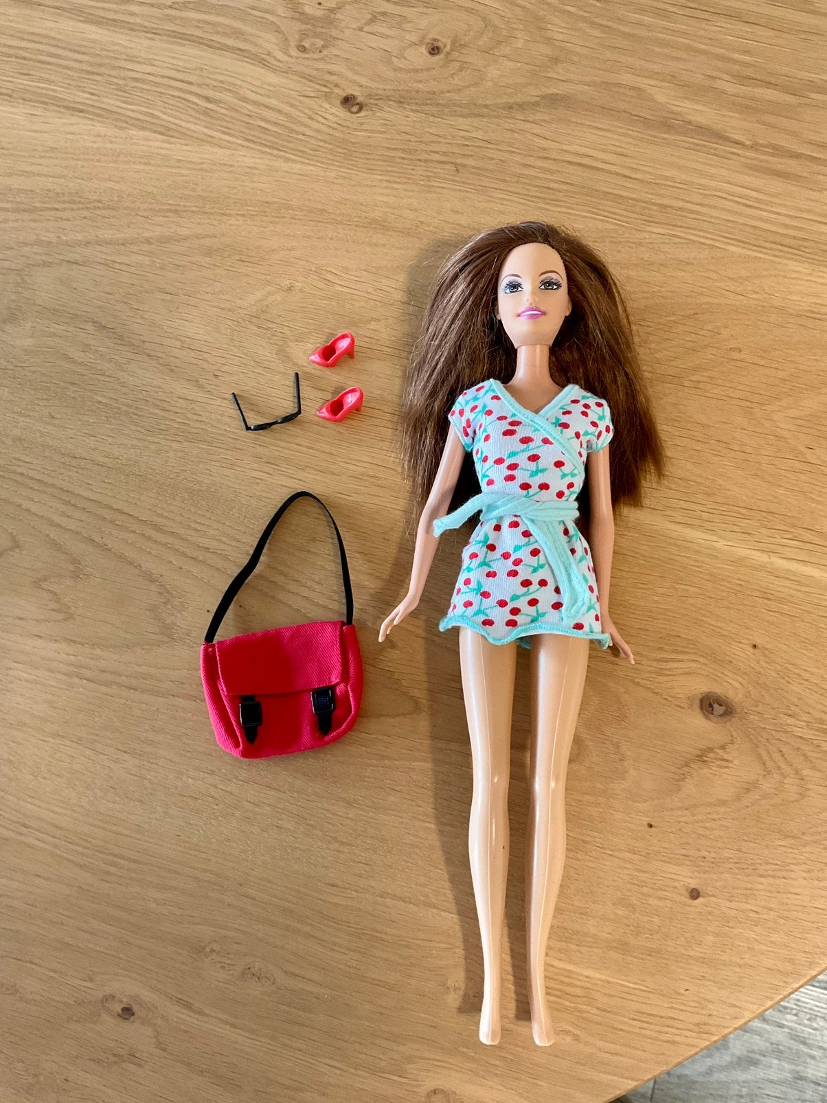 Barbie : naar kantoor / pop met jurk /schoenen / tas en bril, Ophalen, Gebruikt