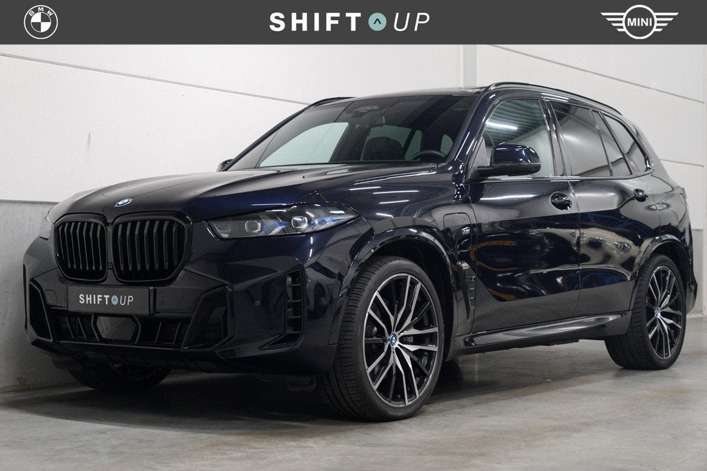 BMW X5 xDrive50e M-Sport | Skylounge | CoPilot | Harman Kard, Gebruikt, 2395 kg, Zwart, Bedrijf