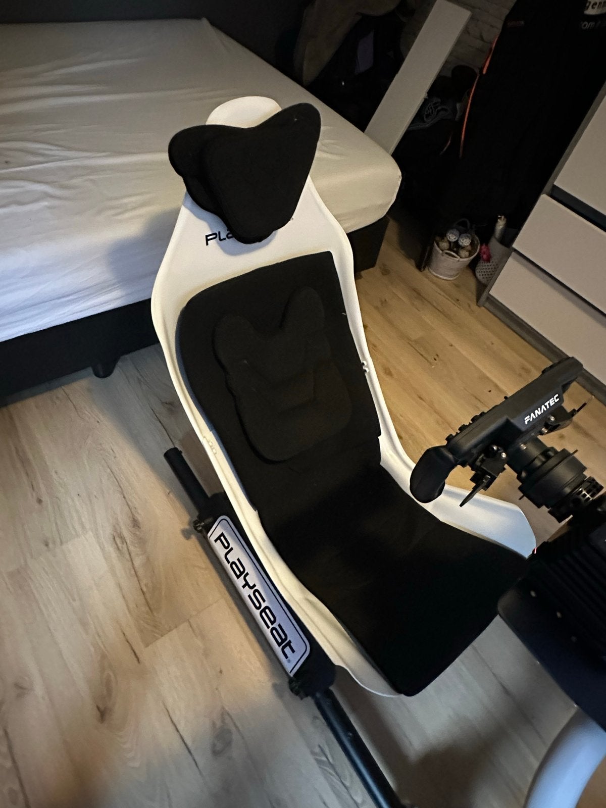 Foto 4 van Playseat F1 met Fanatec DD Pro en Clubsport Pedalen V3