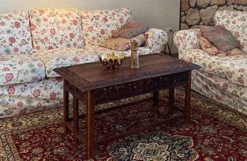 Inklapbare Indonesische salontafel met houtsnijwerk, Ophalen