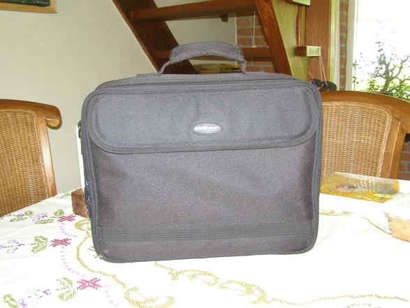 Laptop tas, Ophalen of Verzenden, 17 inch of meer, Zo goed als nieuw